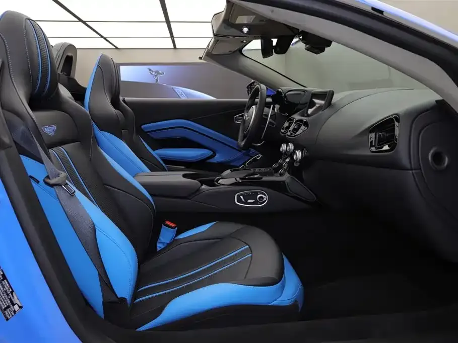 Aston Martin V8 Vantage 2021 из CN, фото 8