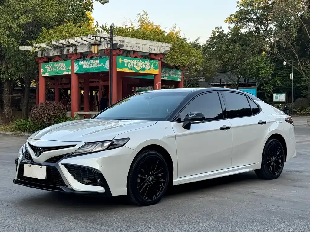 Toyota Camry 2023 из CN, фото 1