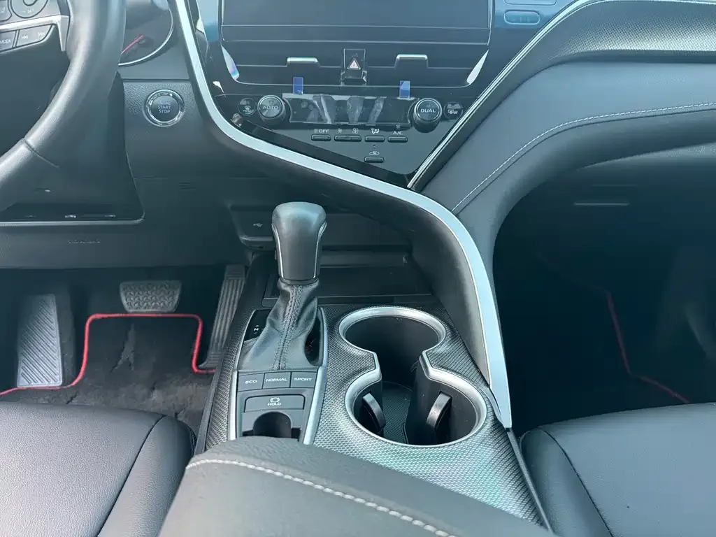 Toyota Camry 2023 из CN, фото 10