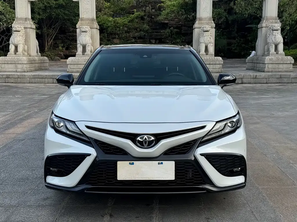 Toyota Camry 2023 из CN, фото 2