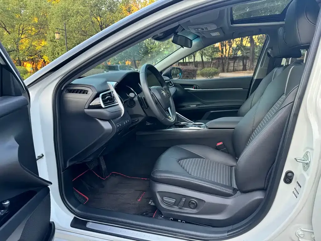 Toyota Camry 2023 из CN, фото 4