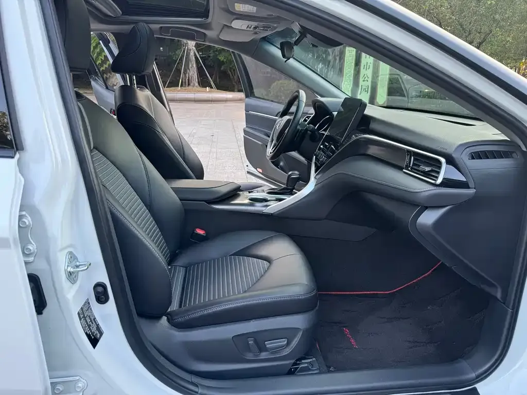 Toyota Camry 2023 из CN, фото 5