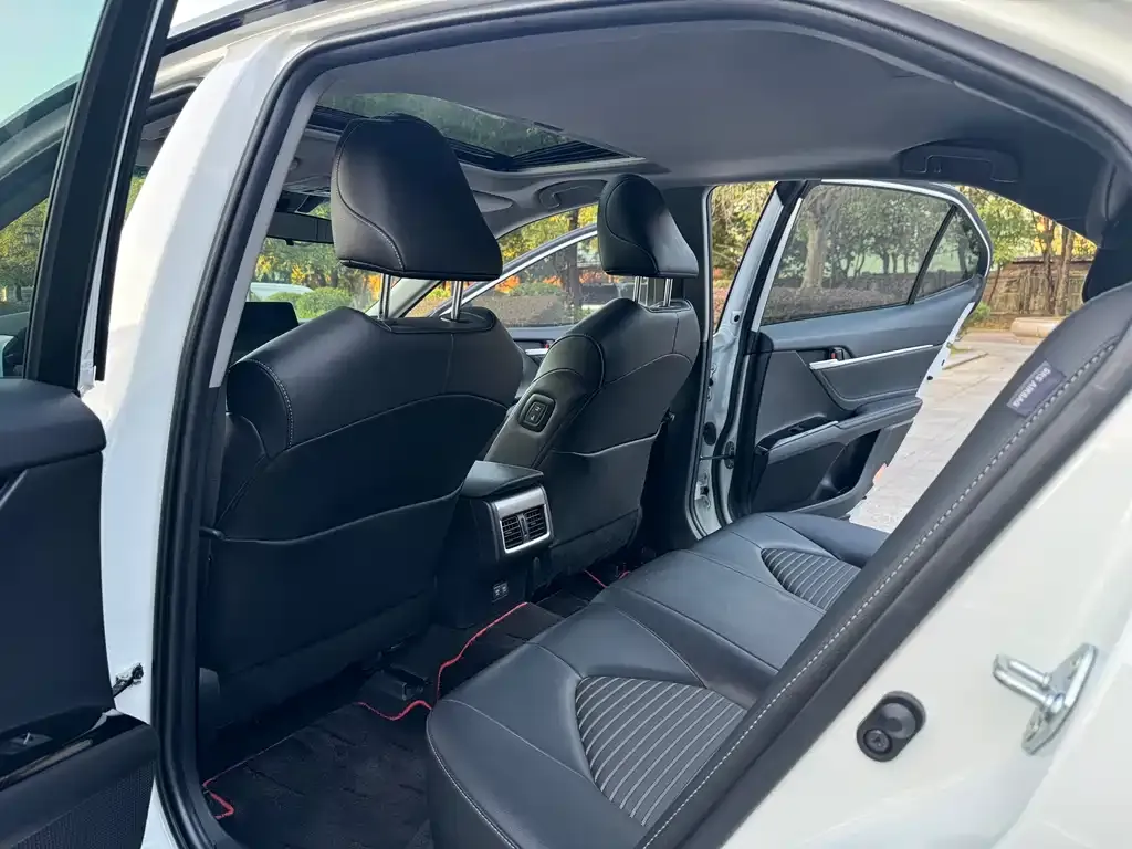 Toyota Camry 2023 из CN, фото 7