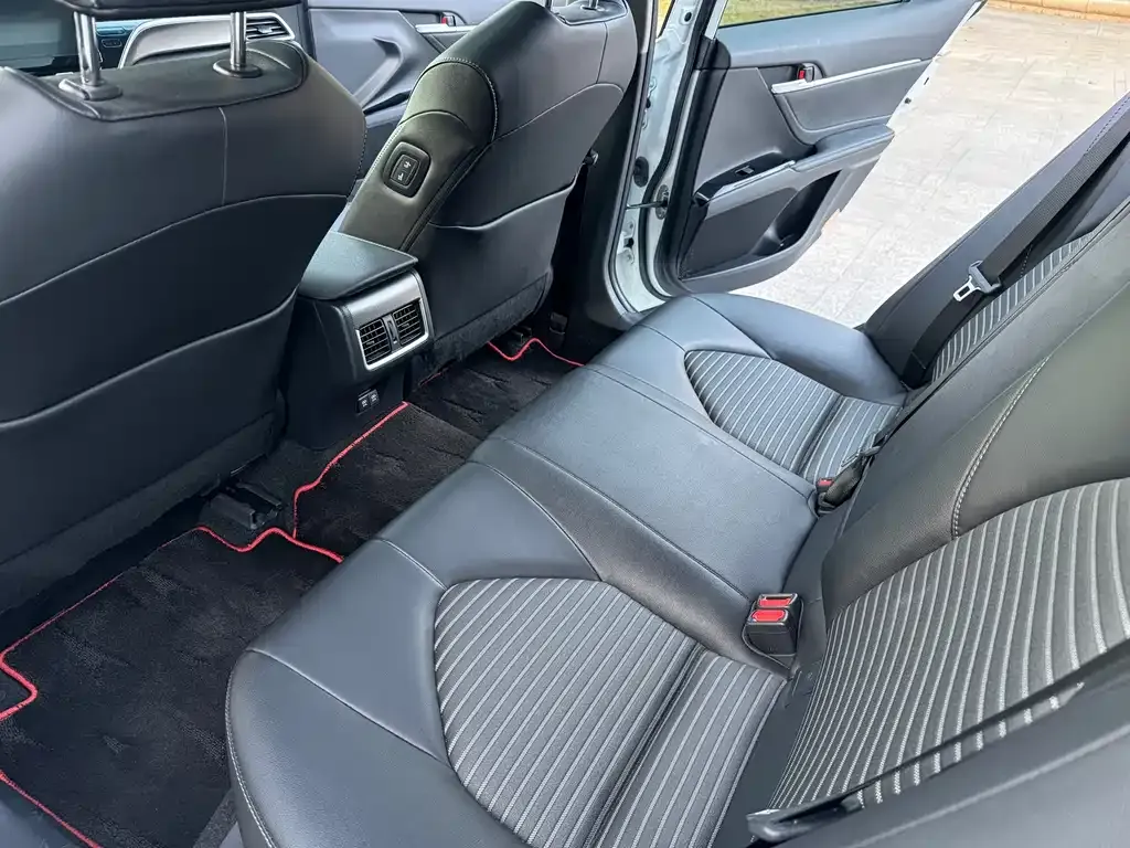 Toyota Camry 2023 из CN, фото 8