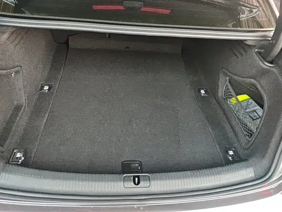 Audi A4L 2024 из CN, фото 4