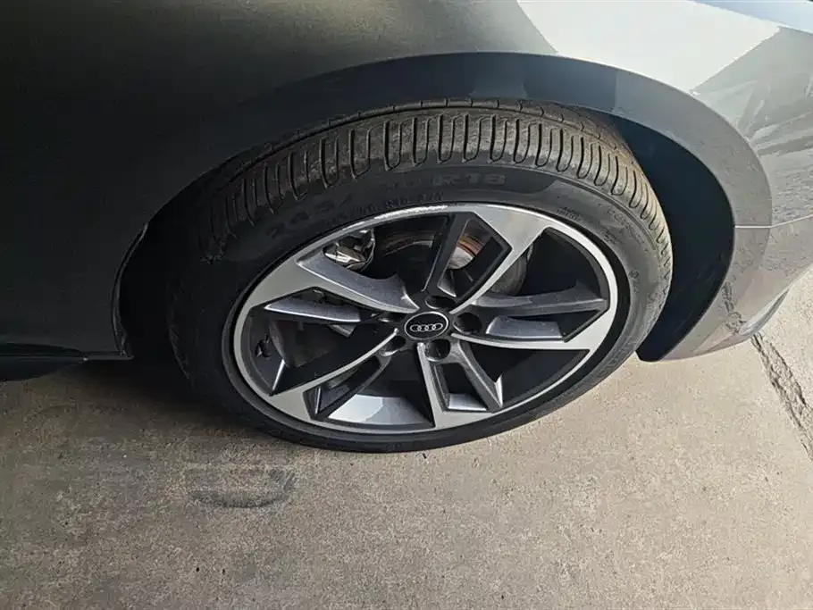 Audi A4L 2024 из CN, фото 6