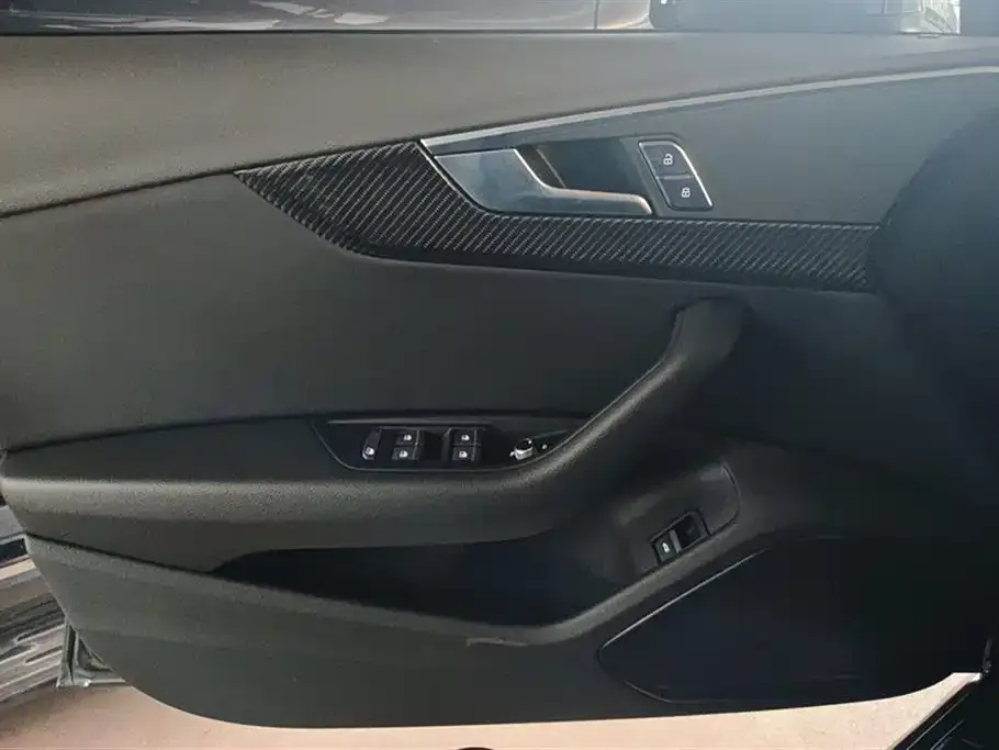 Audi A4L 2024 из CN, фото 7