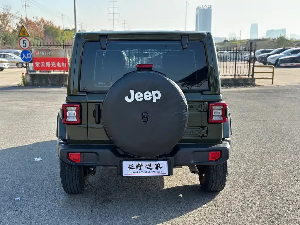 Jeep Wrangler — фото 10