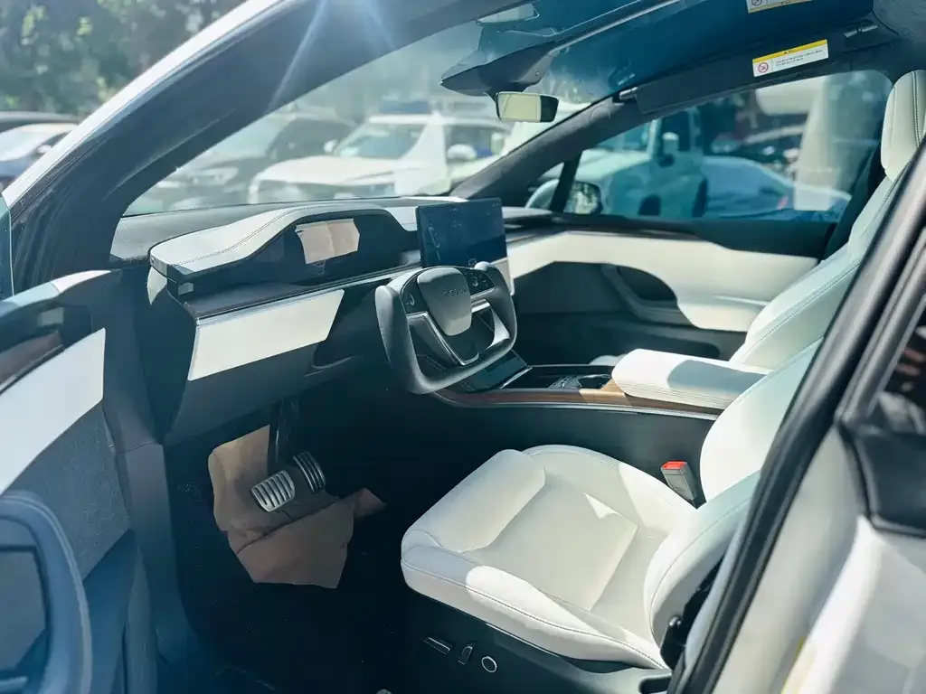 Tesla Model X — фото 5
