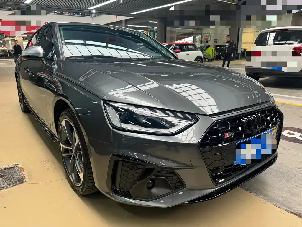 Audi A4L 2021 из CN, фото 3