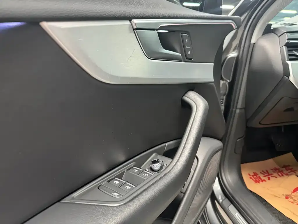 Audi A4L 2021 из CN, фото 5