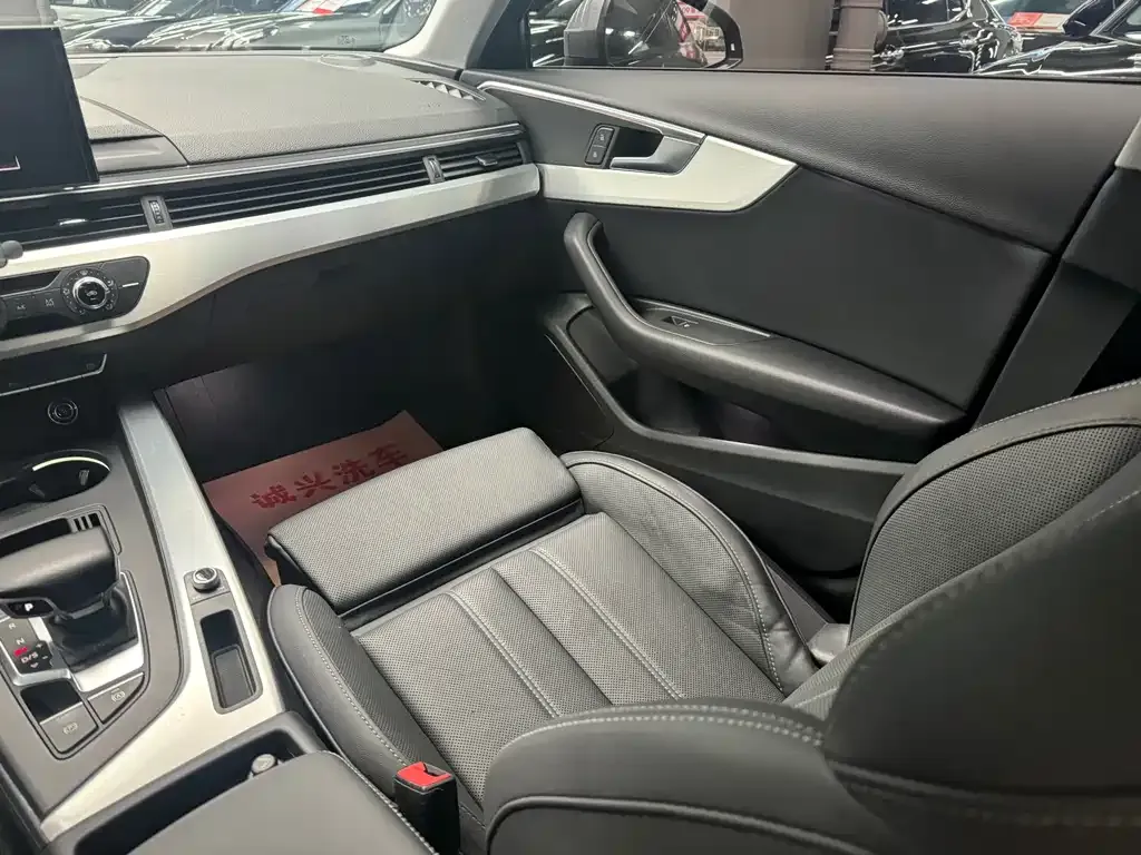 Audi A4L 2021 из CN, фото 8