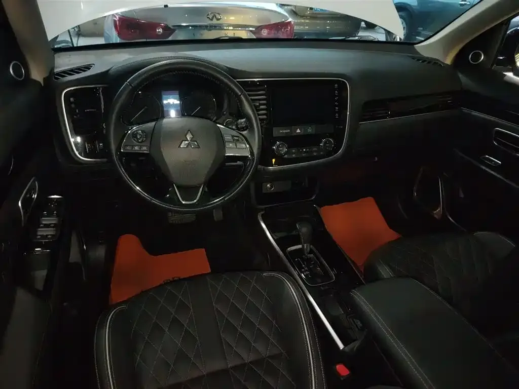 Mitsubishi Outlander — фото 10