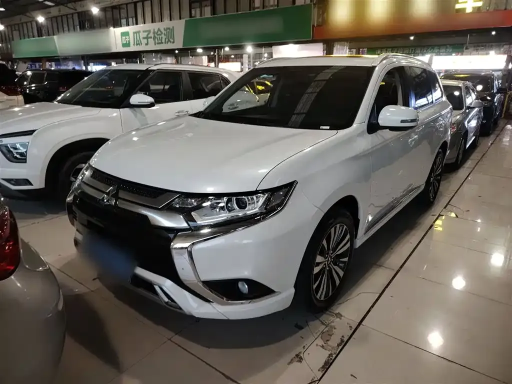 Mitsubishi Outlander — фото 2
