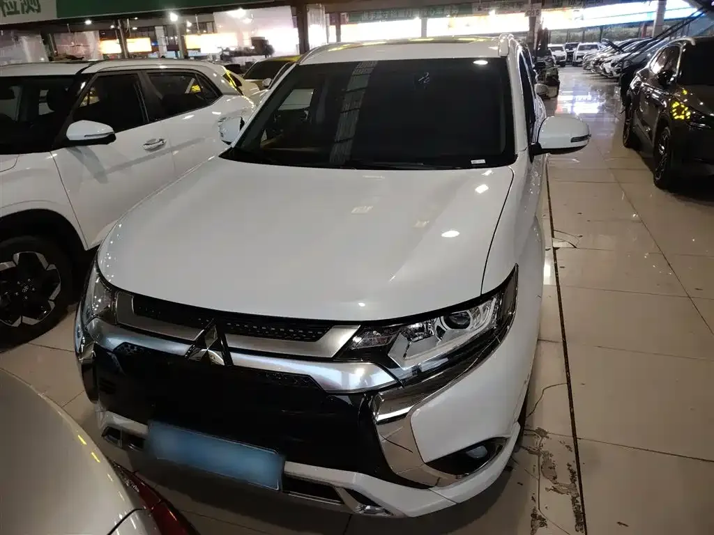 Mitsubishi Outlander — фото 3