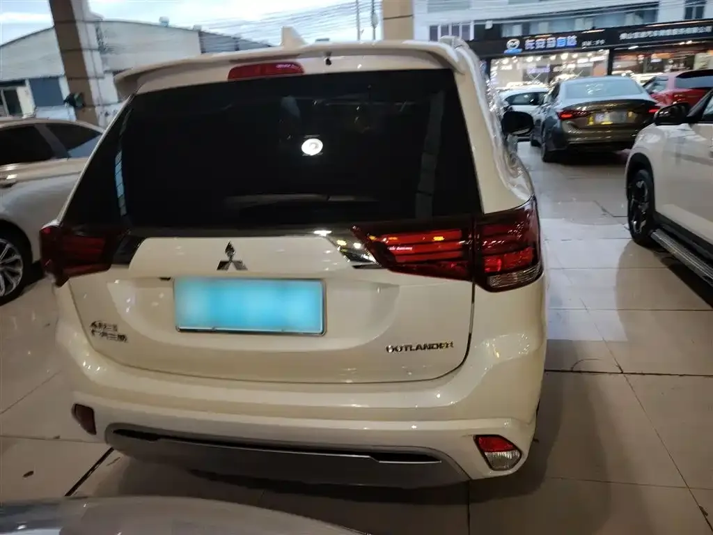 Mitsubishi Outlander — фото 6