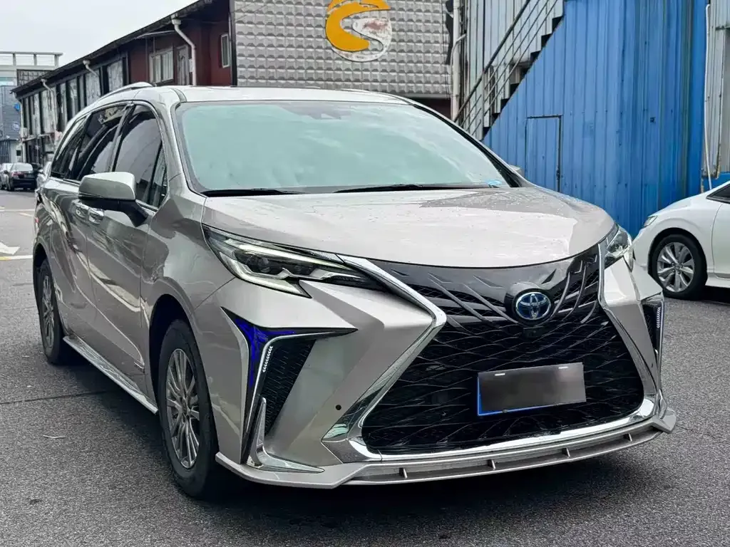 Toyota Sienna 2023 из CN, фото 3
