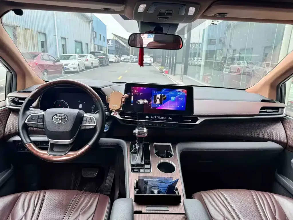 Toyota Sienna 2023 из CN, фото 8