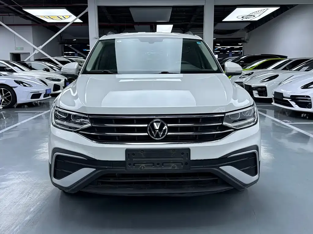 Volkswagen Tiguan L — фото 2