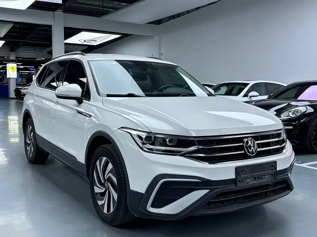 Volkswagen Tiguan L — фото 3