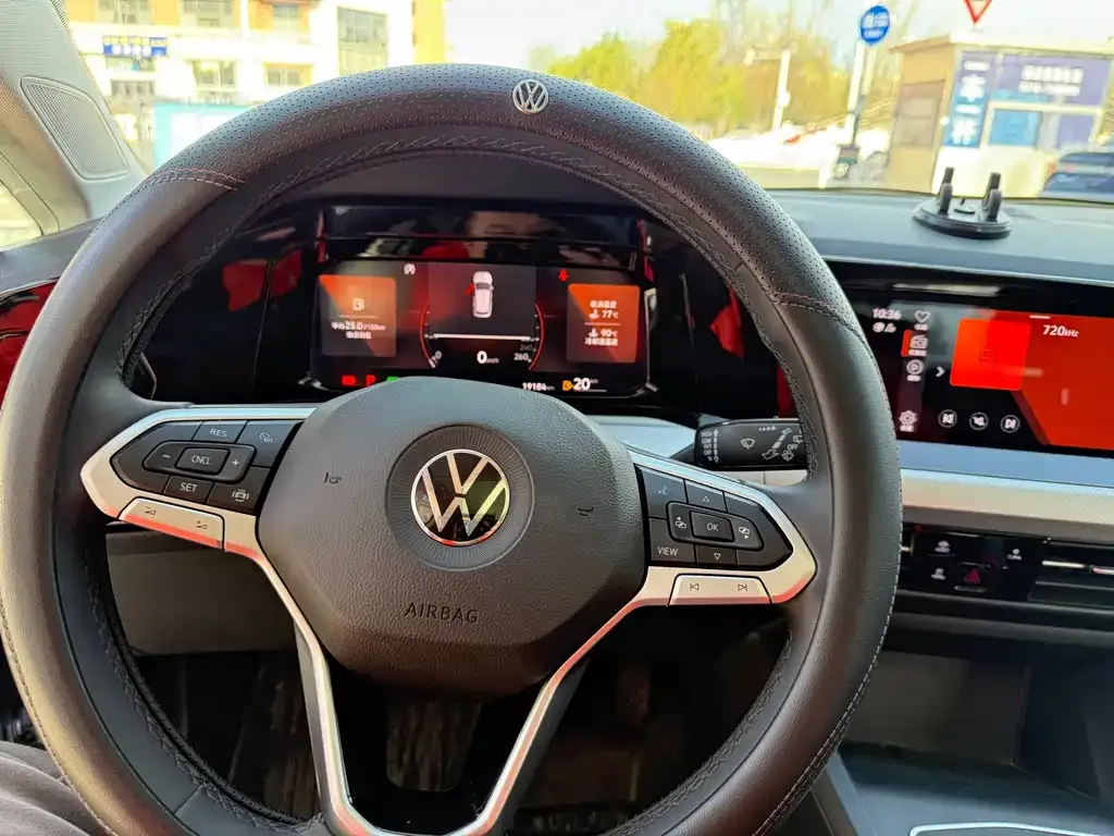 Volkswagen Golf 2023 из CN, фото 10