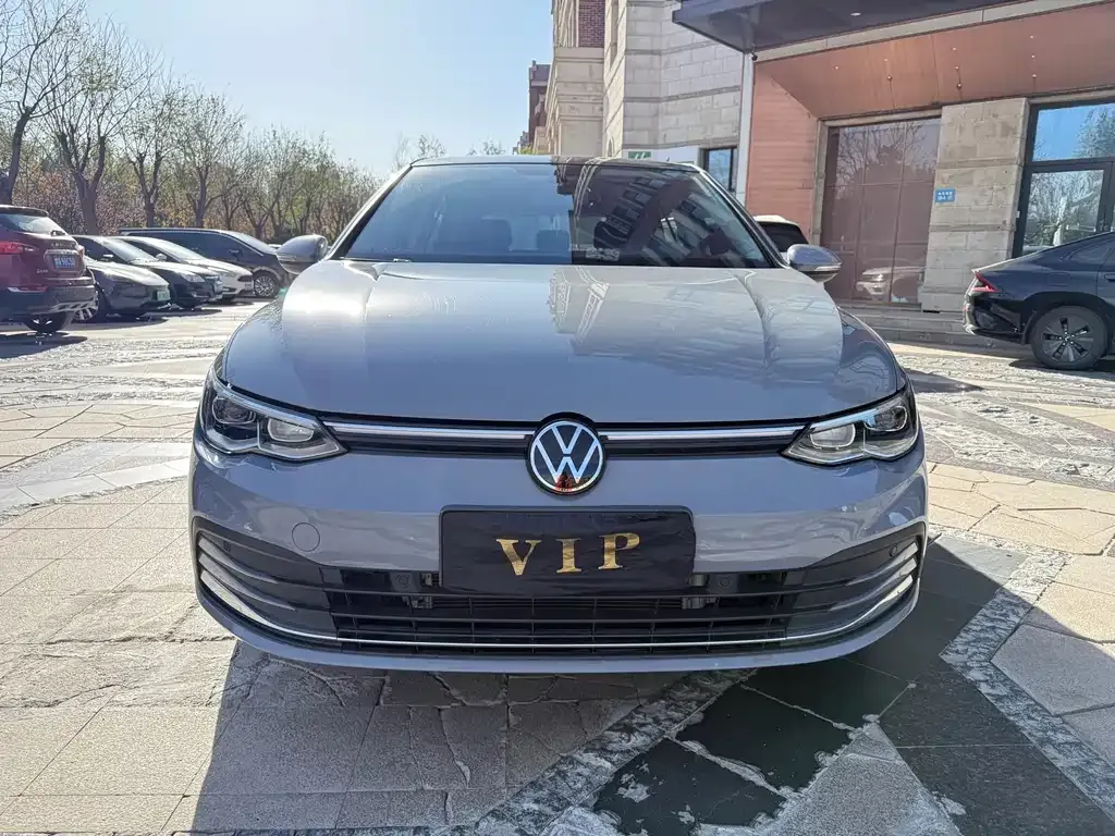Volkswagen Golf 2023 из CN, фото 2