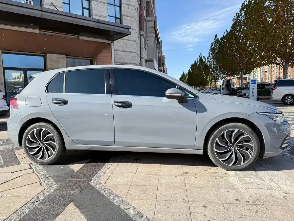 Volkswagen Golf 2023 из CN, фото 5