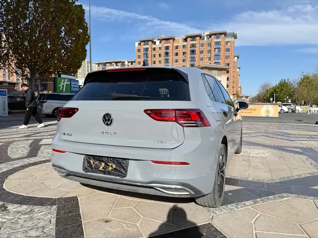 Volkswagen Golf 2023 из CN, фото 6