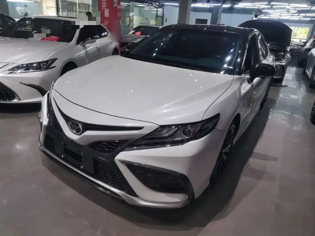 Toyota Camry 2023 из CN, фото 2