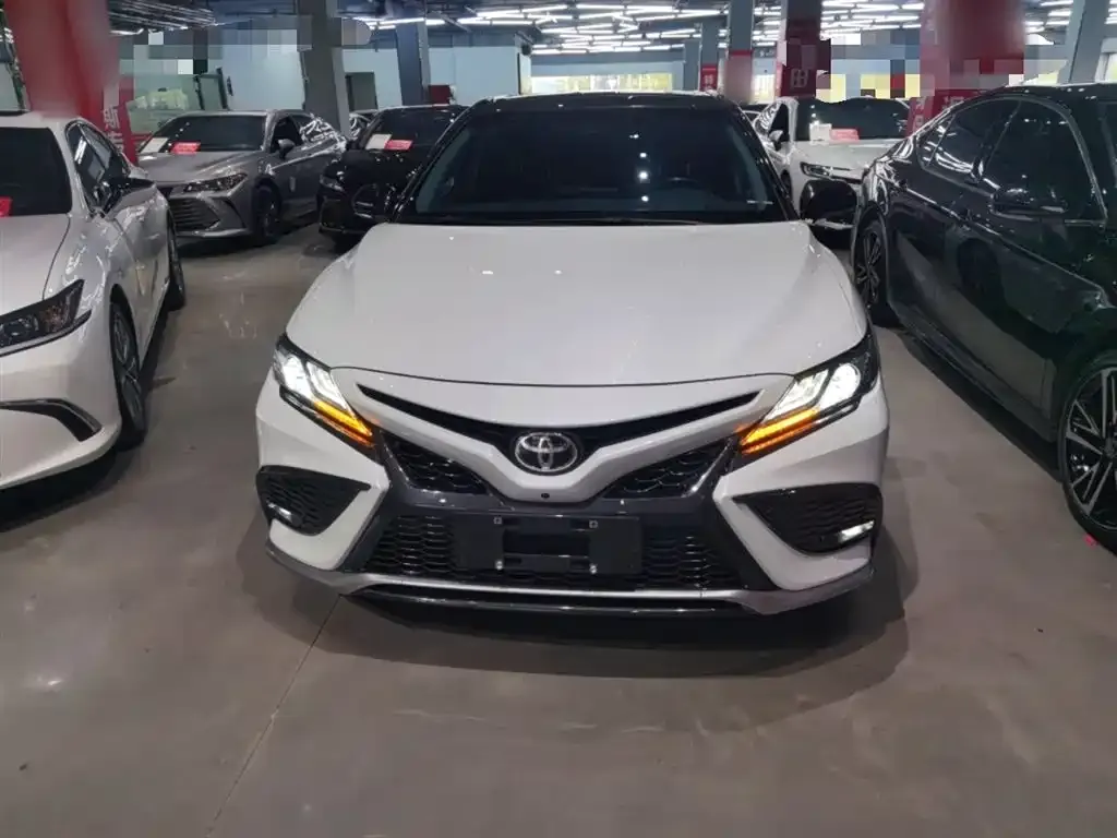 Toyota Camry 2023 из CN, фото 3