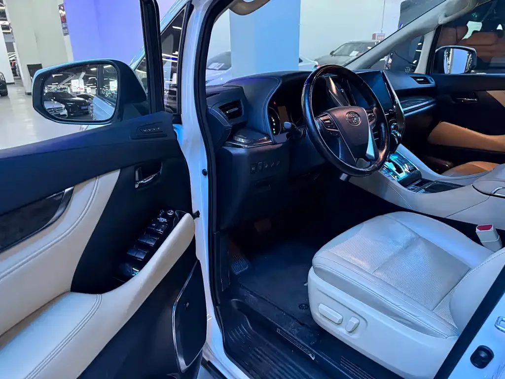 Toyota Vellfire 2021 из CN, фото 3