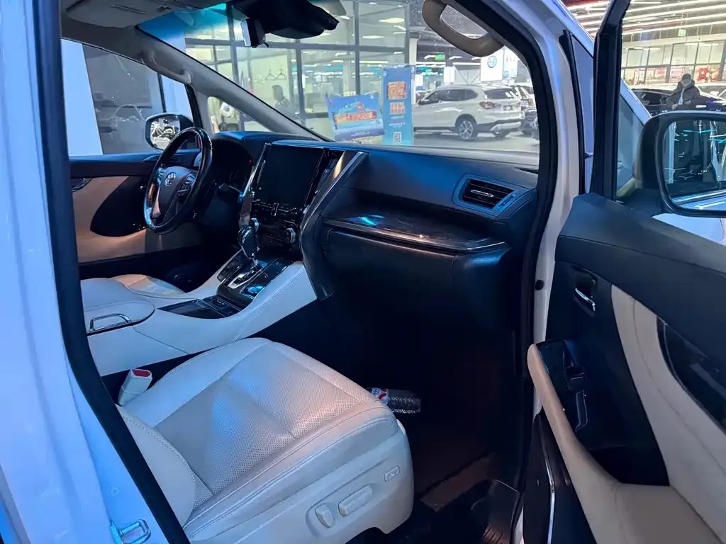 Toyota Vellfire 2021 из CN, фото 8