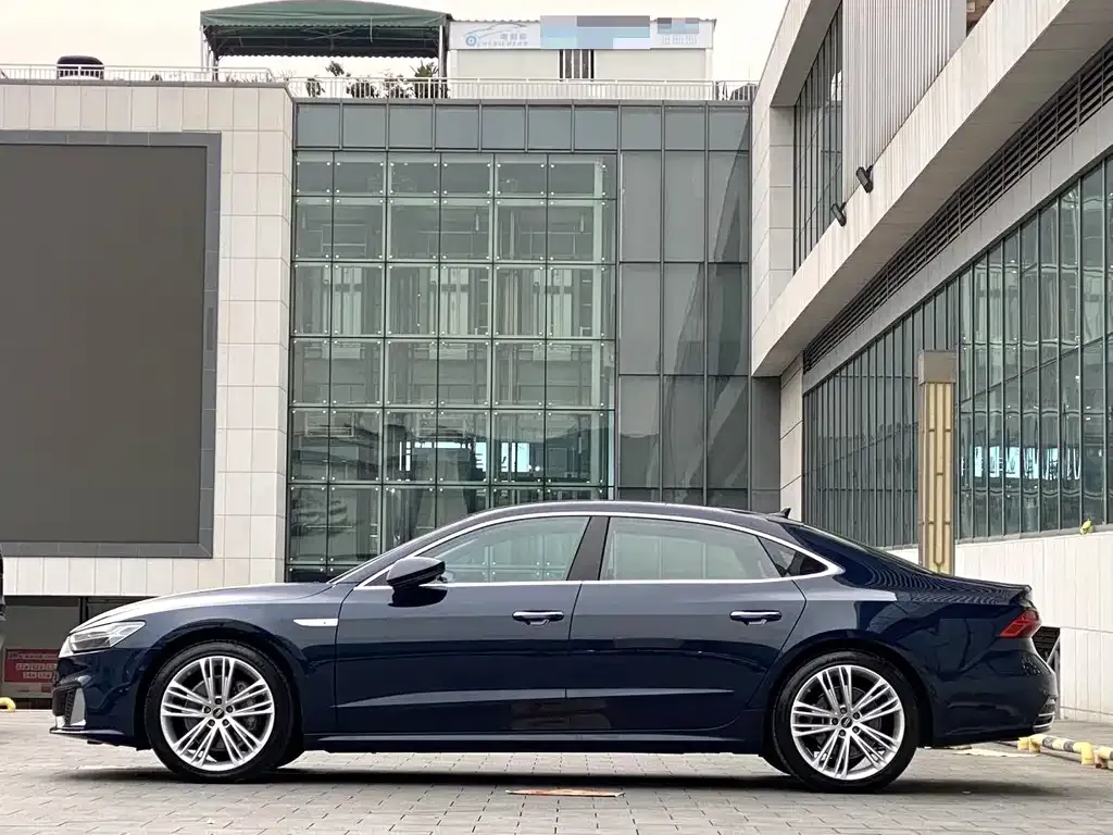 Audi A7L 2024 из CN, фото 3