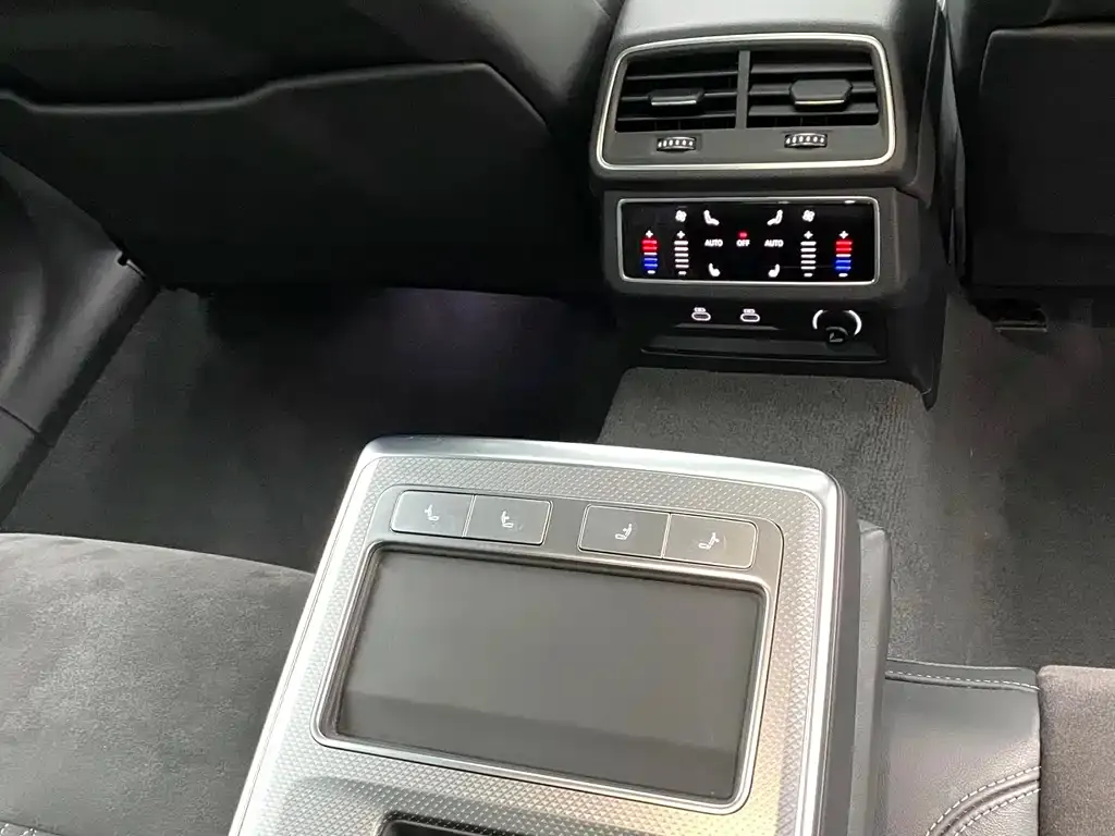 Audi A7L 2024 из CN, фото 8
