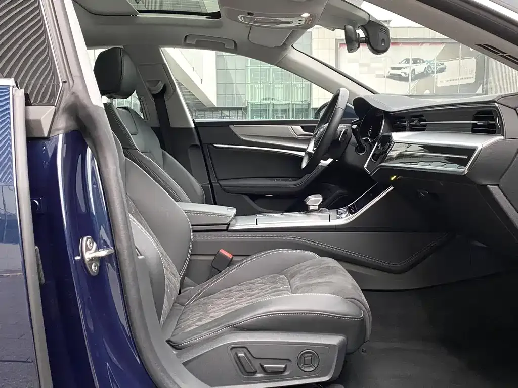 Audi A7L 2024 из CN, фото 9