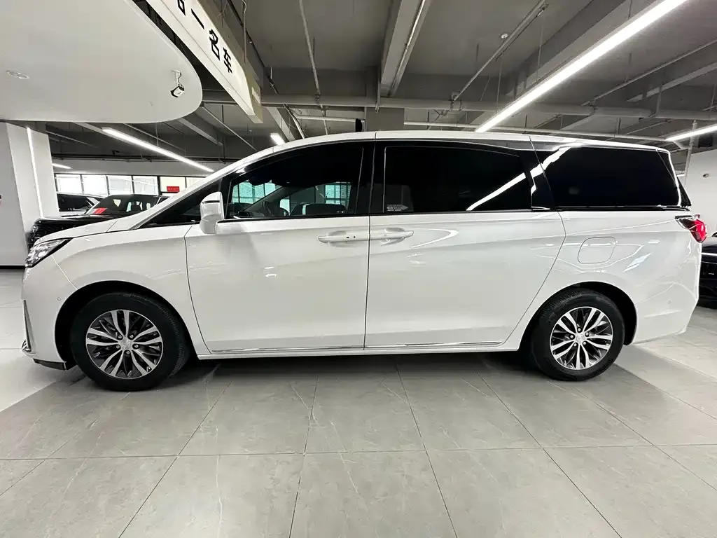 Buick GL8 2023 из CN, фото 3
