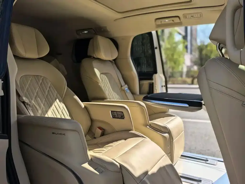 Buick GL8 2024 из CN, фото 6