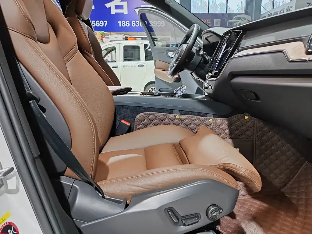 Volvo XC60 2023 из CN, фото 10