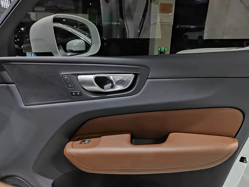 Volvo XC60 2023 из CN, фото 9