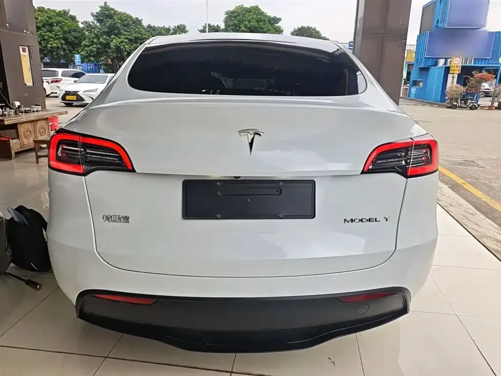 Tesla Model Y — фото 6
