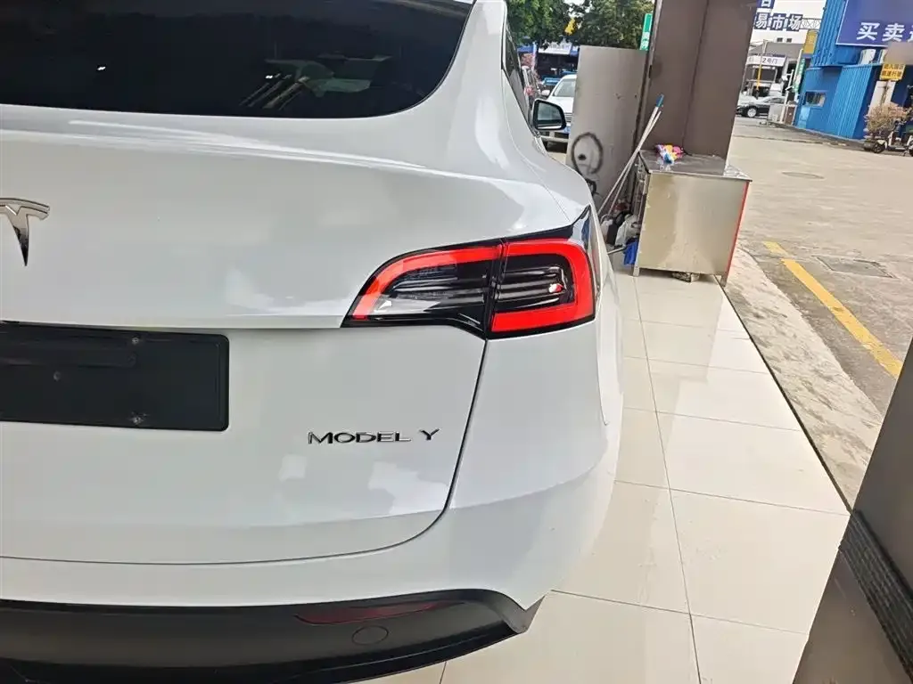 Tesla Model Y — фото 8