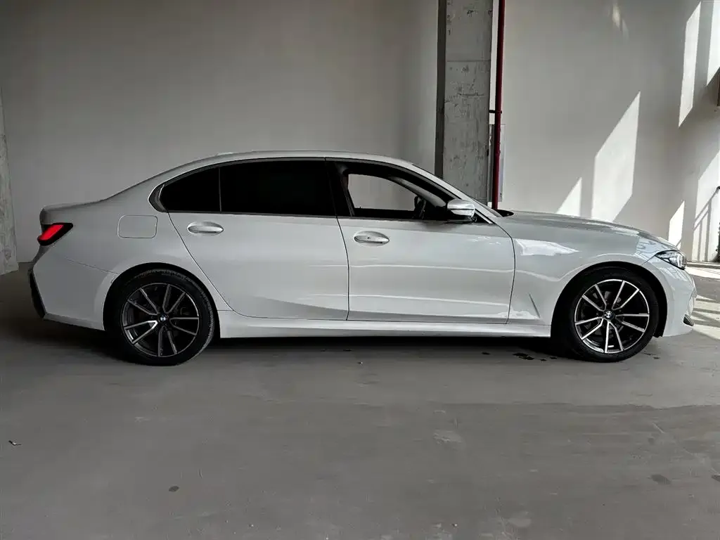 BMW 3 Series 2023 из CN, фото 6