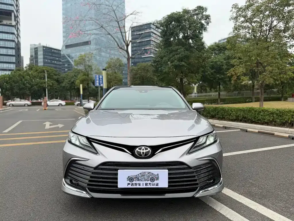 Toyota Camry — фото 2