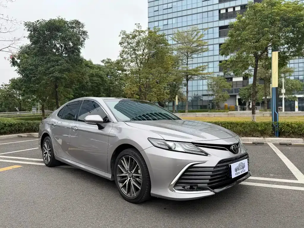 Toyota Camry — фото 3
