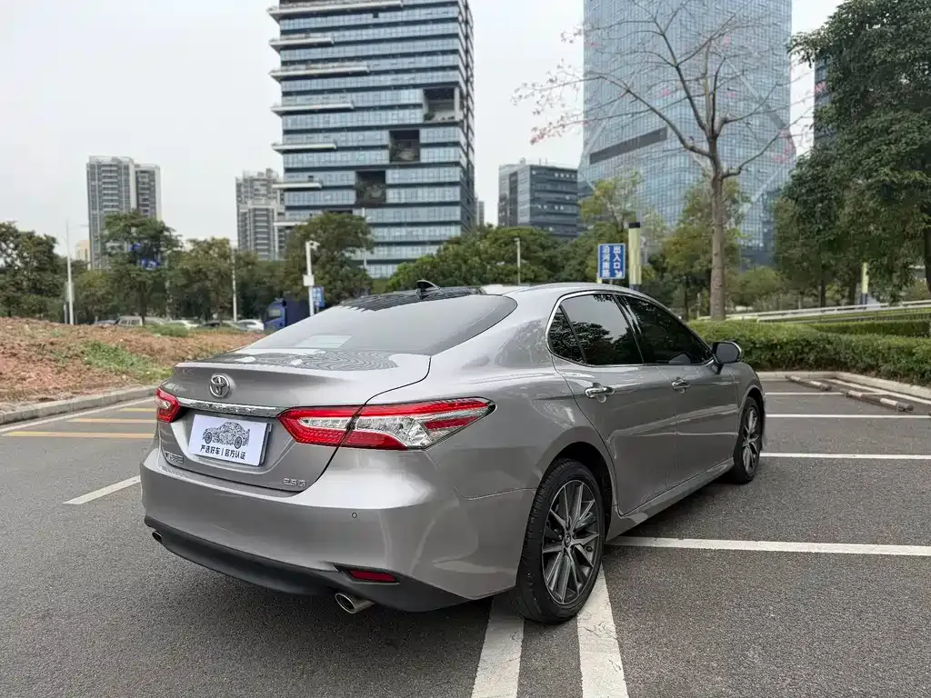 Toyota Camry — фото 7