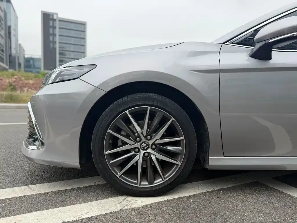Toyota Camry — фото 8