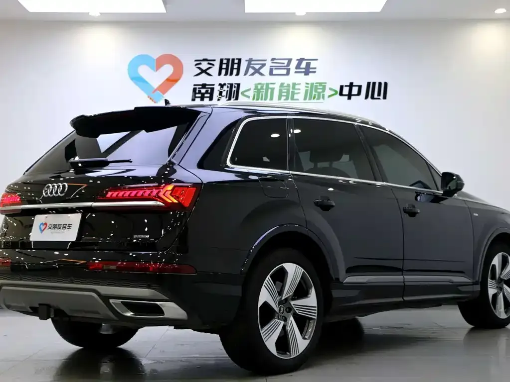Audi Q7 2023 из CN, фото 4