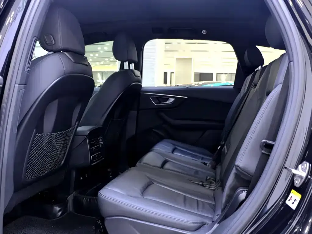 Audi Q7 2023 из CN, фото 7