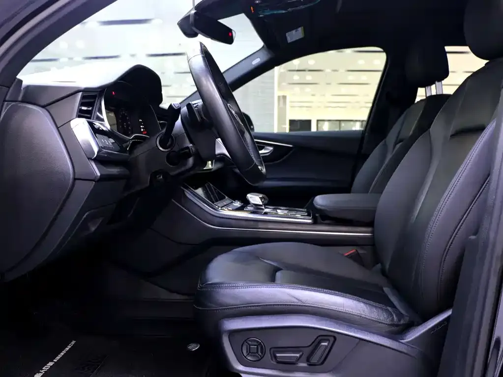 Audi Q7 2023 из CN, фото 8