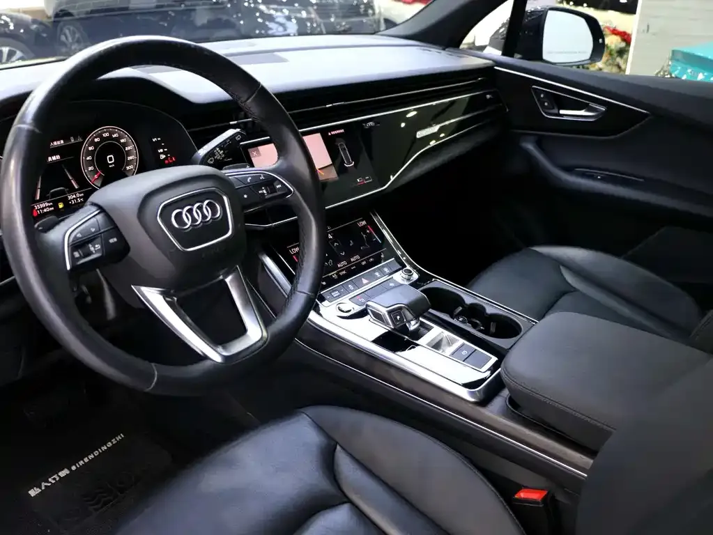 Audi Q7 2023 из CN, фото 9